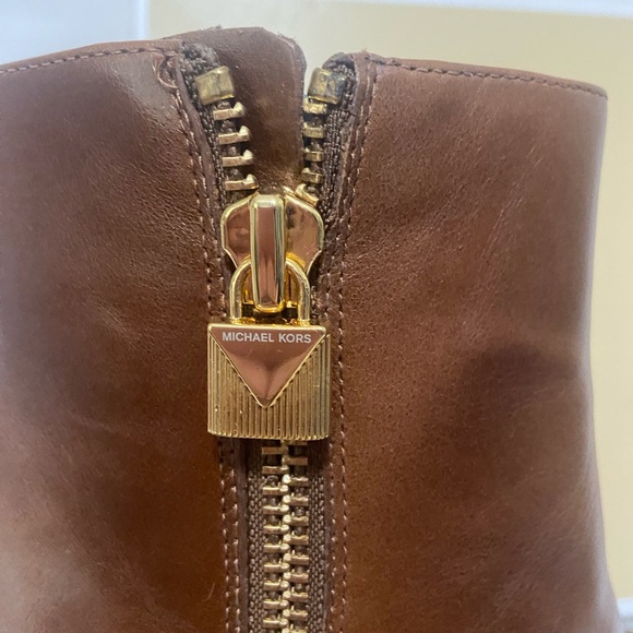 Michael Kors NEW IN BOX Margaret booties with side zip in dark caramel size 6 - Picture 5 of 9